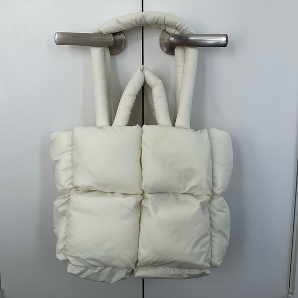 white, tote bag with zipper opening and double handles - Picture 2 of 4